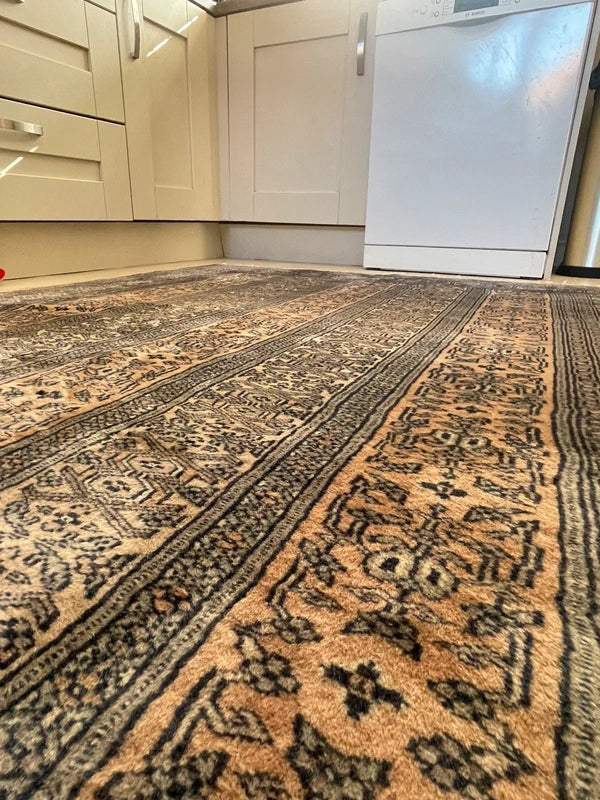 Handmade Hand Knotted Bokhara Style Wool Rug 180 x 136 cm — photograph 3