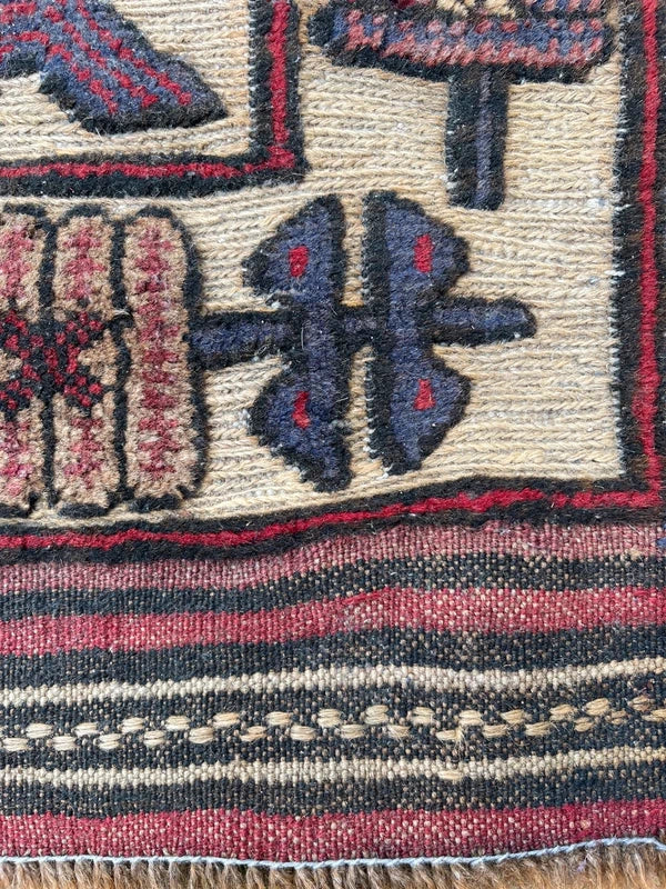 Vintage handwoven Soumak / Sumak tribal rug, approx. 129 × 81 cm — photograph 9
