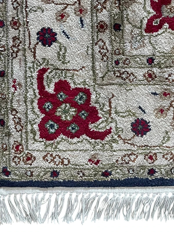 Handmade Blue & Cream Floral Rug 128 x 187 cm — photograph 6