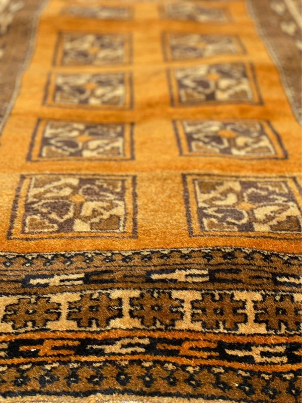Small handmade Bokhara rug, approx. 139 x 85 cm. — photograph 5