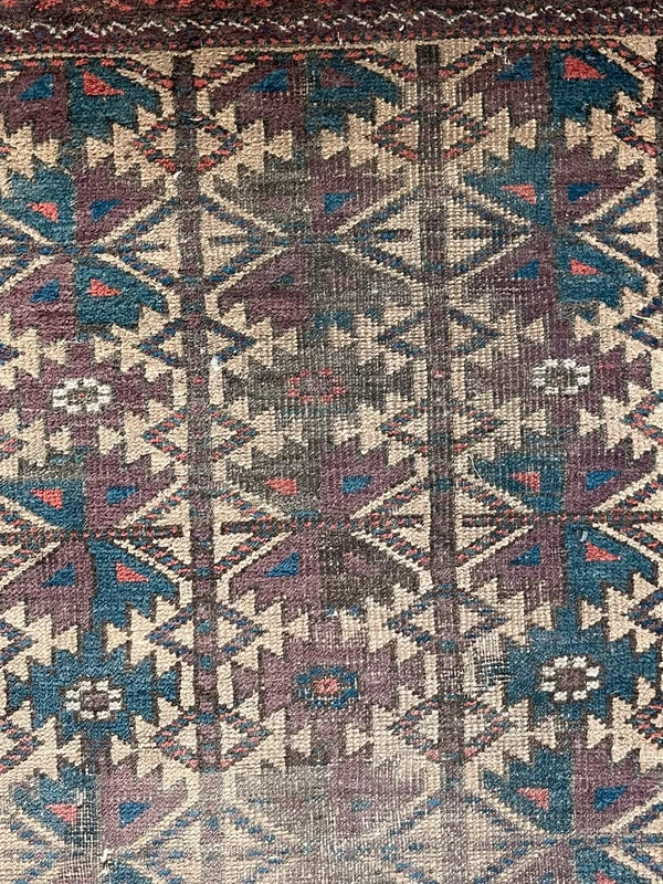 Antique hand-knotted tribal rug 150 x 83 cm worn Baluch style rug — photograph 11
