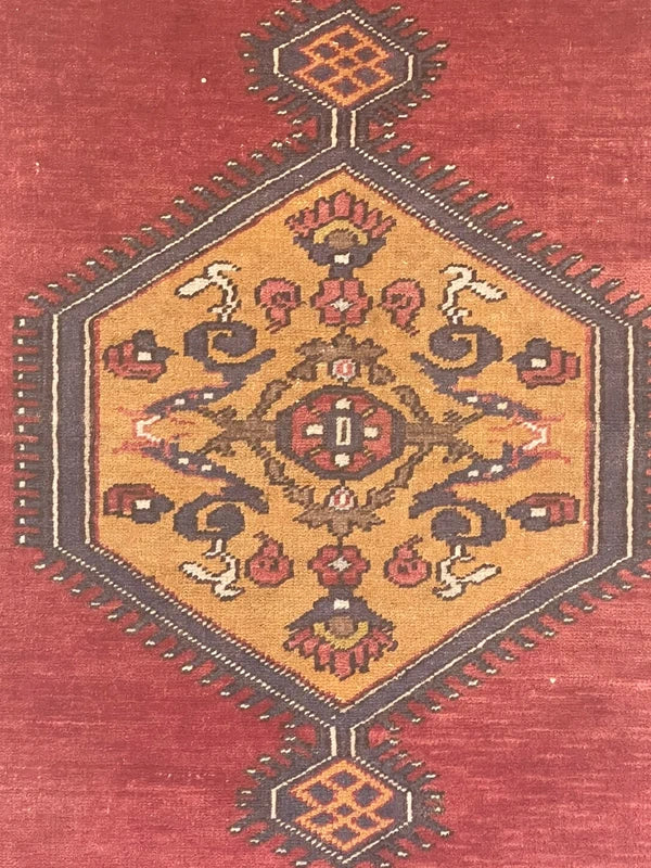 Vintage hand-knotted Anatolian rug 185x100 cm – tribal wool runner — photograph 2
