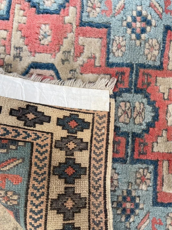 Vintage Hand-Knotted Wool Rug 126 x 72 cm – Caucasian Geometric Design — photograph 8