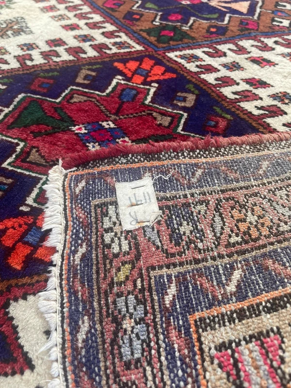 Vintage Persian Handmade Wool Rug – 145 x 102 cm – Tribal Geometric Design — photograph 20