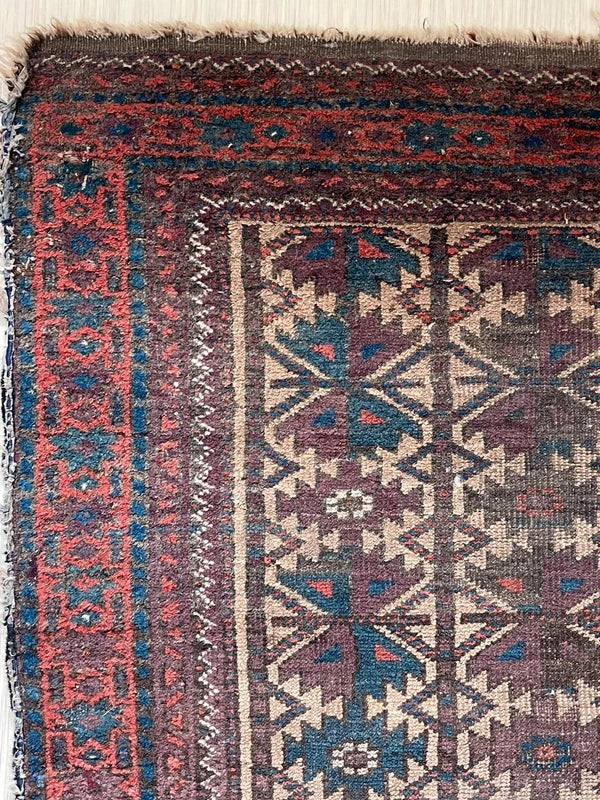 Antique hand-knotted tribal rug 150 x 83 cm worn Baluch style rug — photograph 7