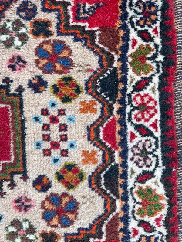 Small Hand Knotted Persian Tribal Rug 132x75cm Wool Qashqai Style — photograph 9