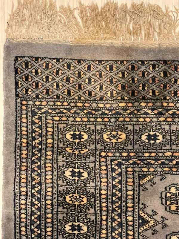 Hand knotted Bokhara style wool rug 130 x 187 cm grey vintage rug — photograph 7