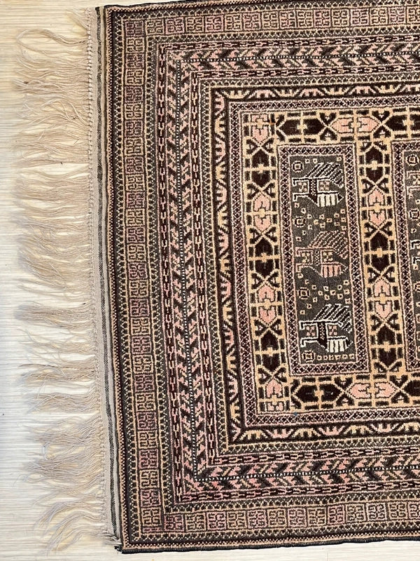 Traditional tribal-style rug 160x96cm | geometric animal motif | fringed — photograph 3