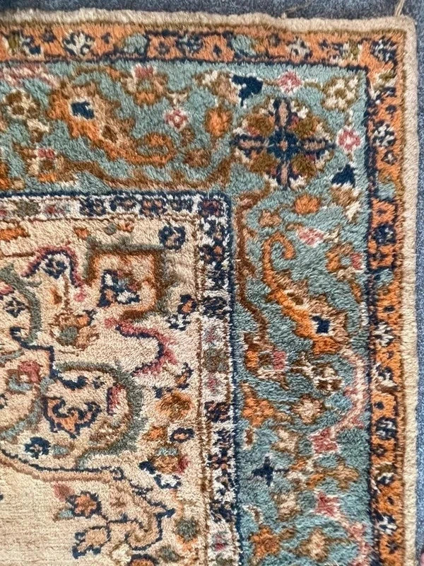 Large vintage Hand Knotted Wool Rug 293 x 246 cm – Traditional Medallion Persian Style — photograph 13