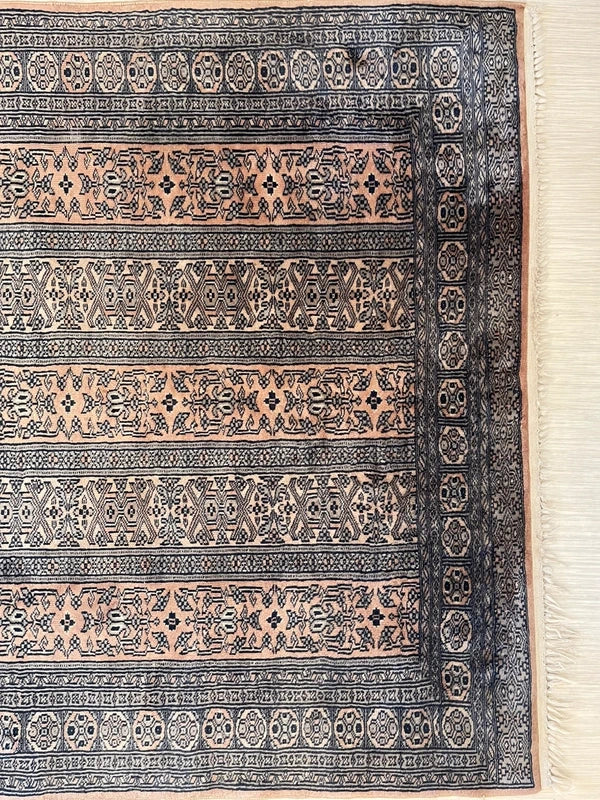 Handmade Hand Knotted Bokhara Style Wool Rug 180 x 136 cm — photograph 4