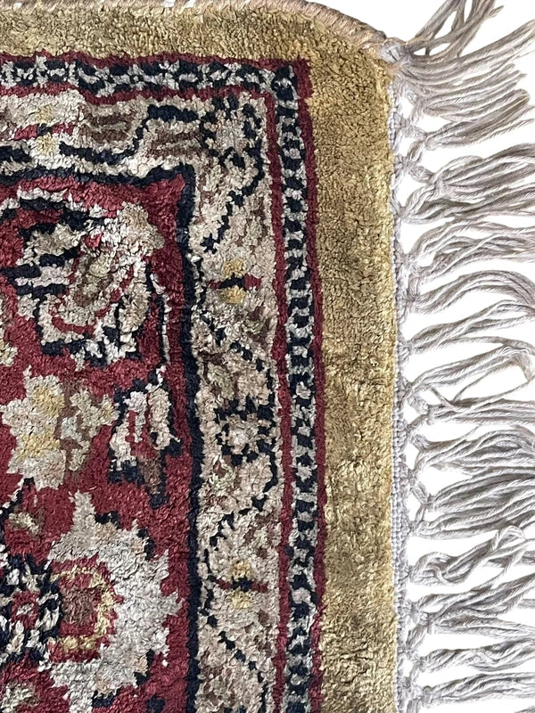 Small Hand Knotted Wool Rug 129x79cm Vintage Persian Style Accent Rug — photograph 4