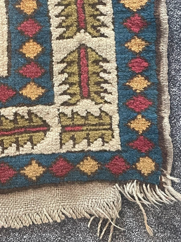Large Hand Knotted Turkish Rug 252 x 152 cm – Ivory & Pink Geometric Wool Rug — photograph 19