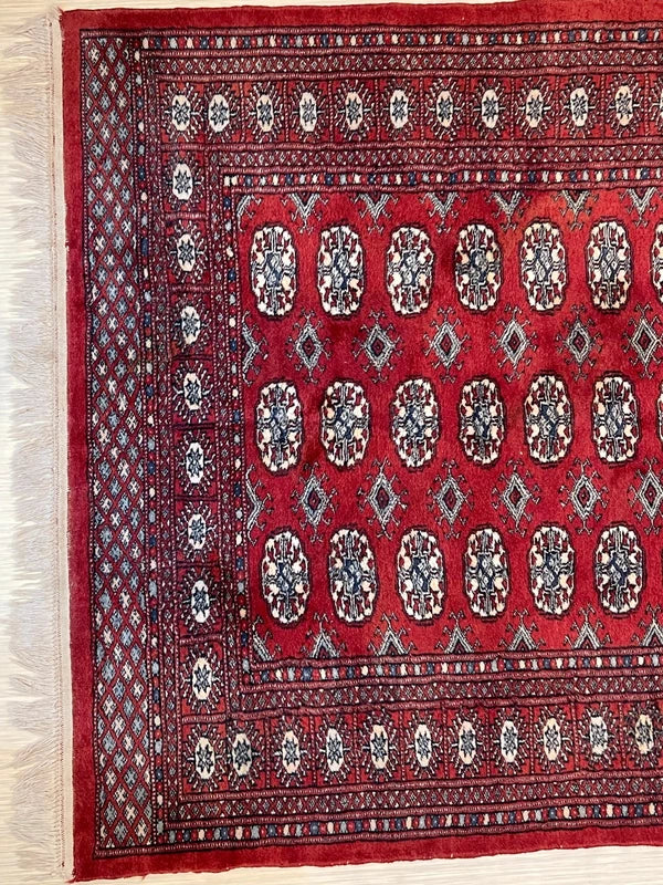 Hand knotted Red Bokhara / Turkoman style rug 186 x 130 cm – cream & navy motifs — photograph 7