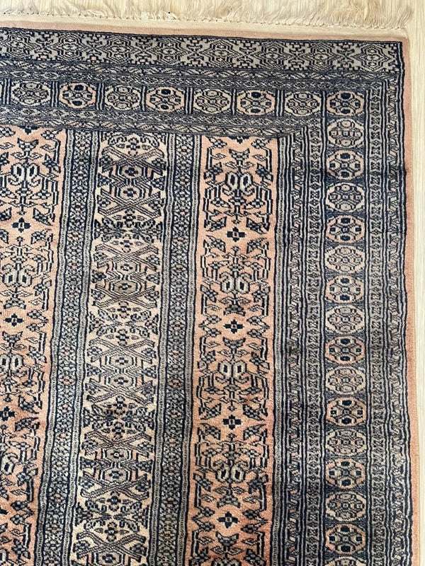 Handmade Hand Knotted Bokhara Style Wool Rug 180 x 136 cm — photograph 9