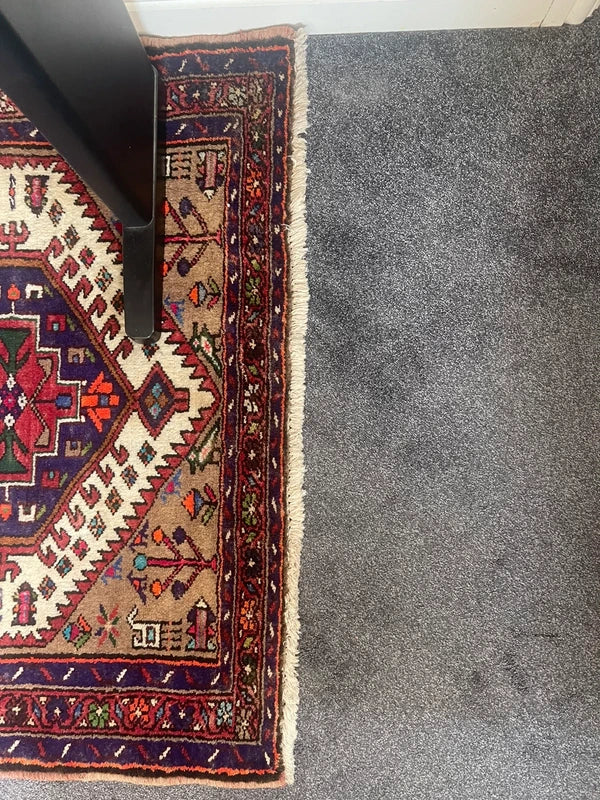 Vintage Persian Handmade Wool Rug – 145 x 102 cm – Tribal Geometric Design — photograph 15