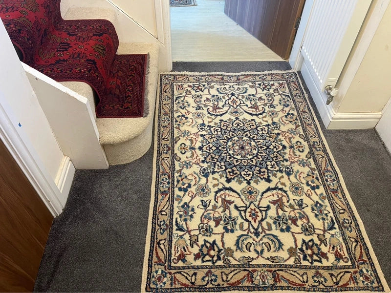 Small Hand Knotted Persian Nain/Isfahan-type Rug 142x91cm Blue Cream Wool Carpet — photograph 3