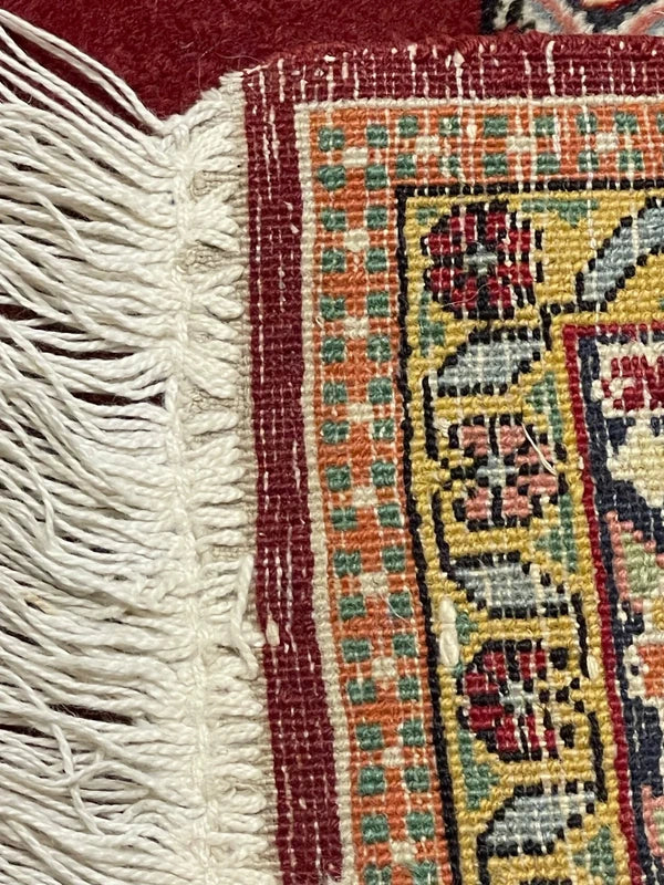 Hand-Knotted Vintage Persian Style Rug 157 x 91 cm | Red Medallion | Wool on Cotton — photograph 12