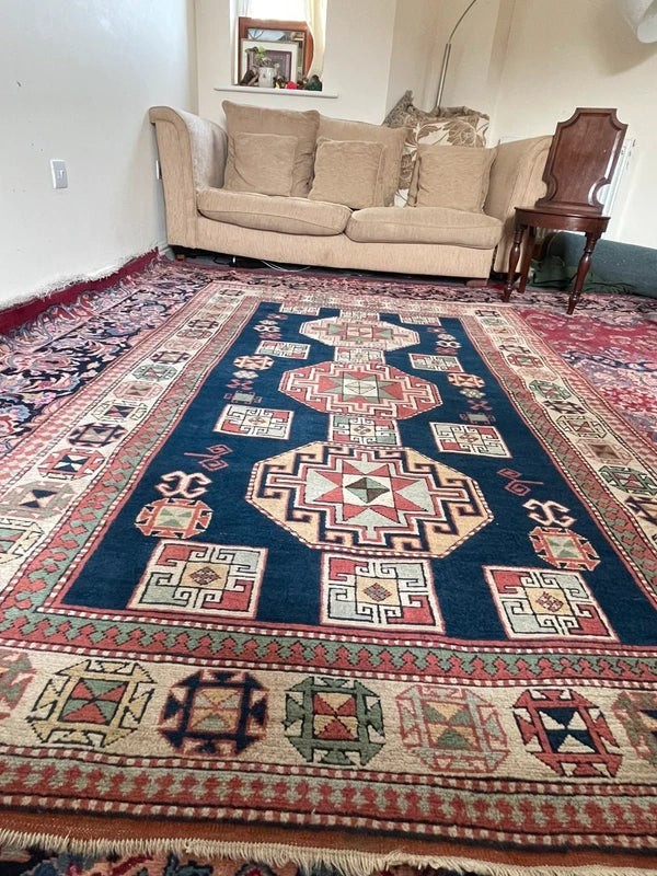 Vintage geometric wool rug, Turkish/Caucasian style 230 x 145 cm — photograph 10