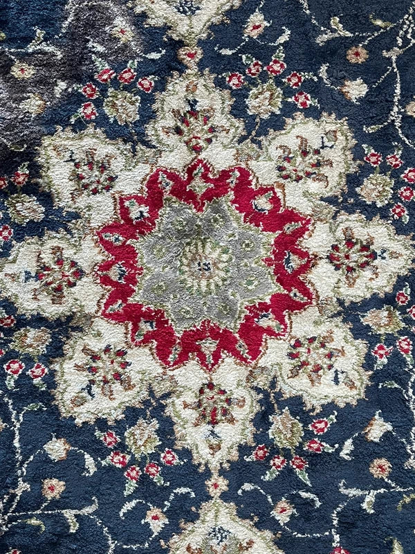 Handmade Blue & Cream Floral Rug 128 x 187 cm — photograph 4
