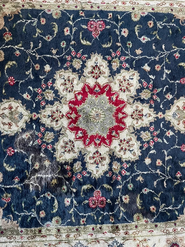 Handmade Blue & Cream Floral Rug 128 x 187 cm — photograph 8