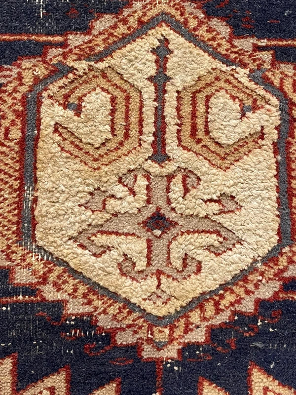 Hand-knotted wool rug with silk highlights – neutral geometric medallions – 184 × 122 cm — photograph 18