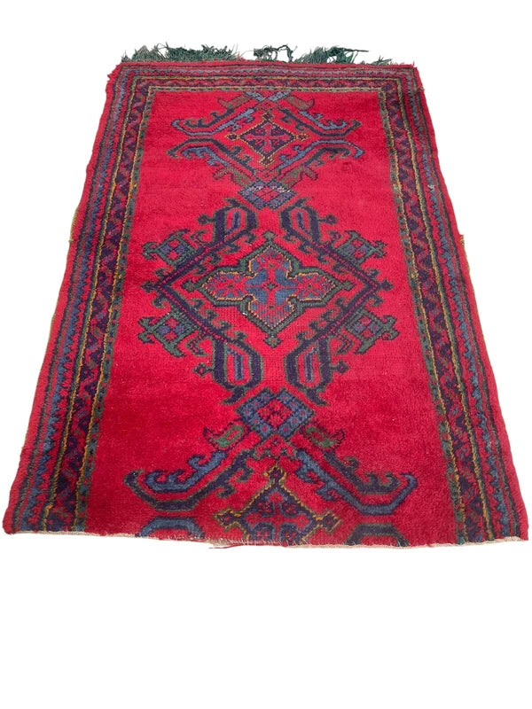 Vintage Turkish Hand Knotted Wool Village Rug 140 × 91 cm – Eastern Anatolian Tribal — photograph 4
