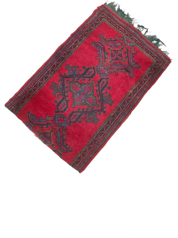 Vintage Turkish Hand Knotted Wool Village Rug 140 × 91 cm – Eastern Anatolian Tribal — photograph 7