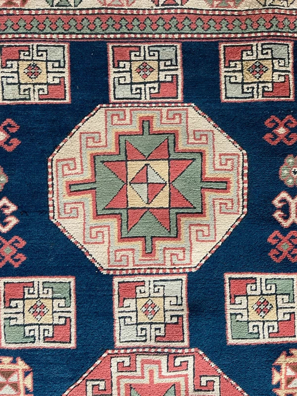Vintage geometric wool rug, Turkish/Caucasian style 230 x 145 cm — photograph 13