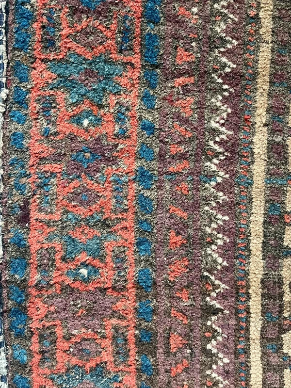 Antique hand-knotted tribal rug 150 x 83 cm worn Baluch style rug — photograph 12