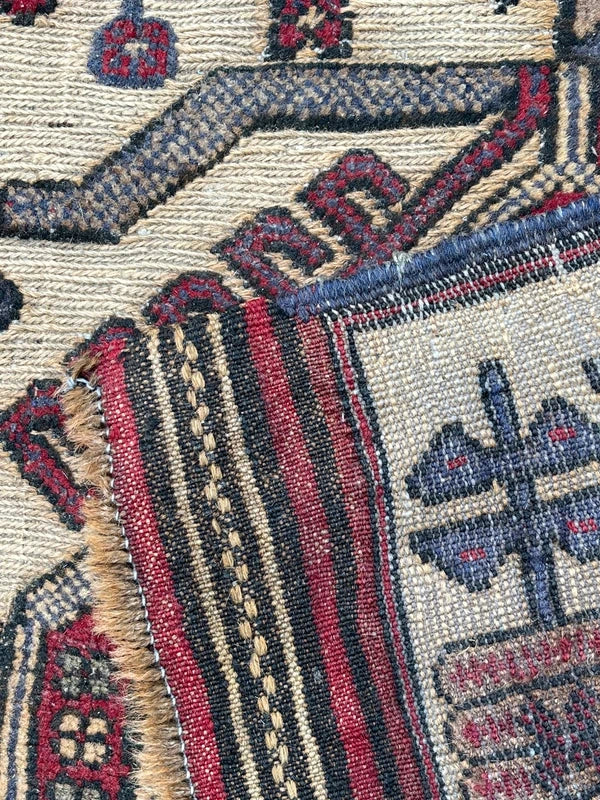 Vintage handwoven Soumak / Sumak tribal rug, approx. 129 × 81 cm — photograph 10