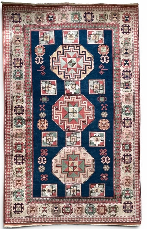 Vintage geometric wool rug, Turkish/Caucasian style 230 x 145 cm — photograph 5