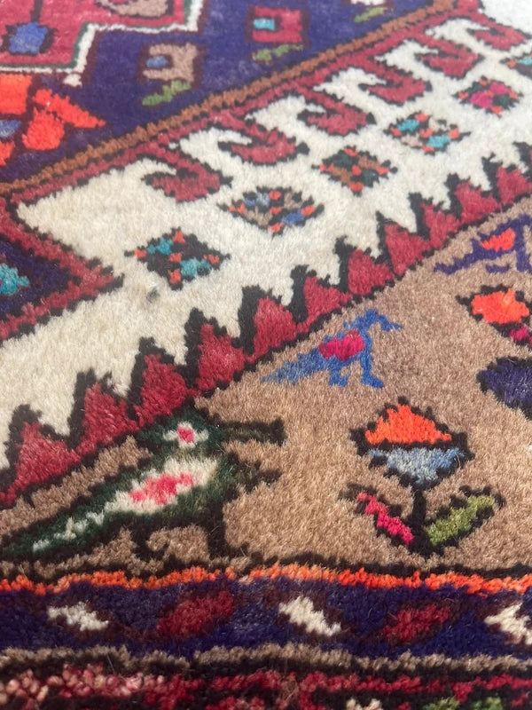 Vintage Persian Handmade Wool Rug – 145 x 102 cm – Tribal Geometric Design — photograph 4