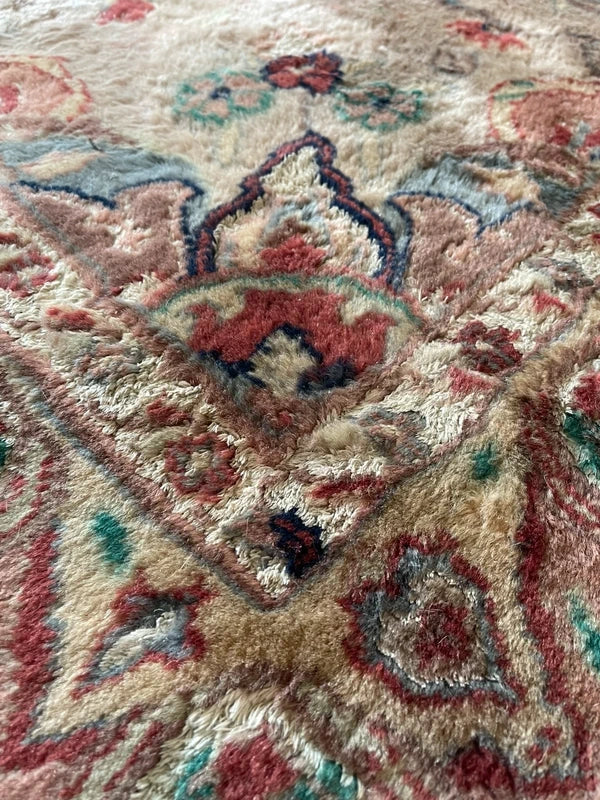 Vintage Persian-style floral rug, silk-touch / fine weave, 187 × 127 cm — photograph 8