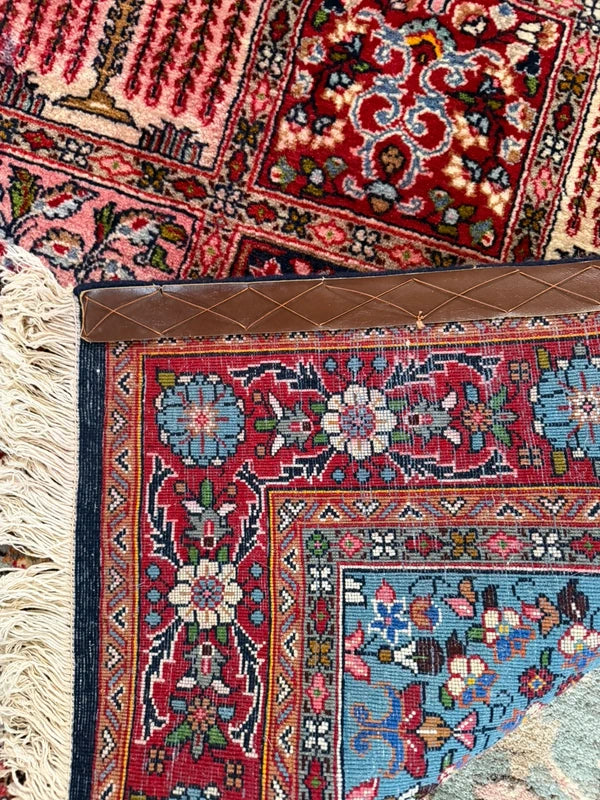 Persian Hand Knotted Wool Bakhtiari Garden Rug 111x178cm — photograph 17
