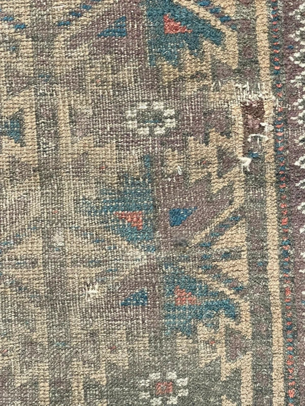 Antique hand-knotted tribal rug 150 x 83 cm worn Baluch style rug — photograph 9
