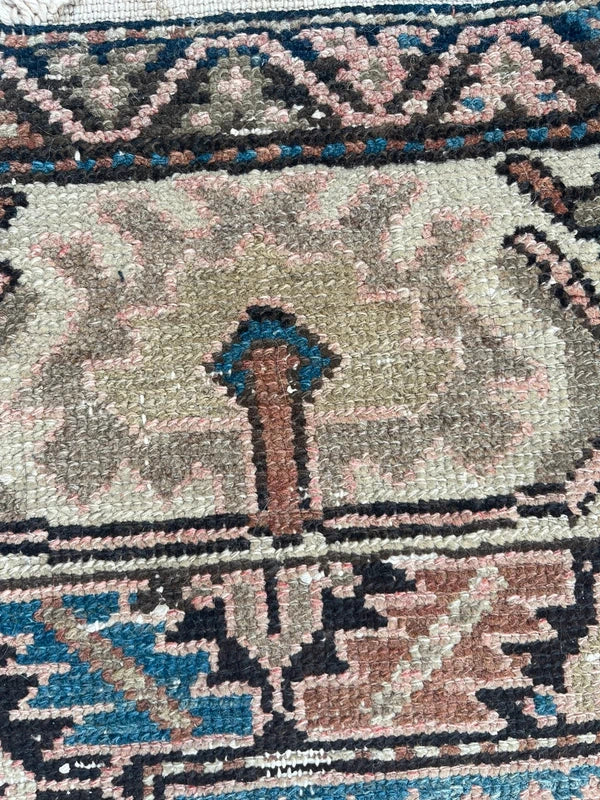Vintage Persian Hamadan Rug – Hand Knotted Wool Carpet – 201 x 122 cm — photograph 9