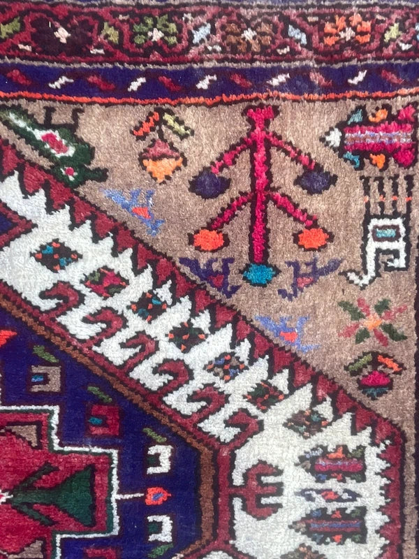 Vintage Persian Handmade Wool Rug – 145 x 102 cm – Tribal Geometric Design — photograph 11