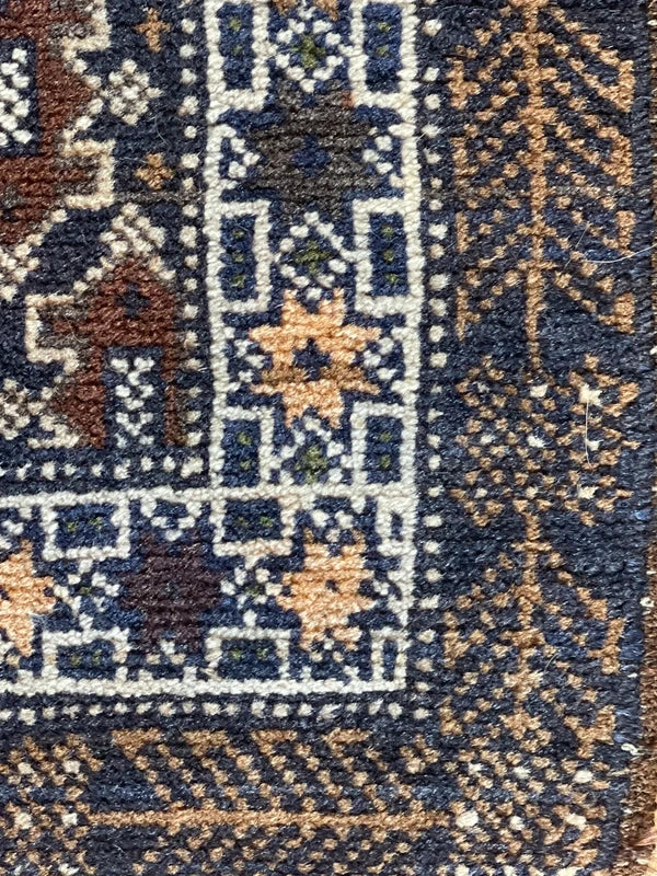 Vintage Baluch Rug 133 x 85 cm Hand Knotted Tribal Wool Carpet — photograph 6