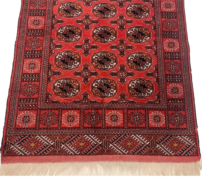 Vintage Hand-Knotted Pakistani Bokhara Rug 147 × 104 cm Red Wool — photograph 4