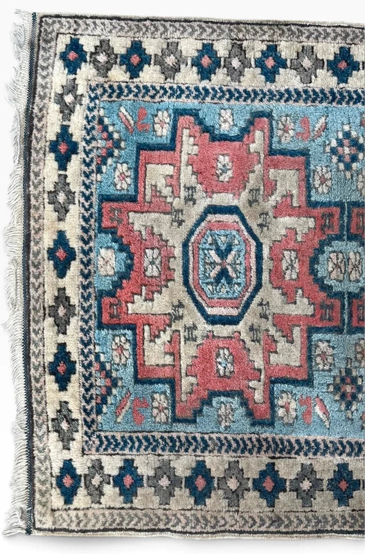Vintage Hand-Knotted Wool Rug 126 x 72 cm – Caucasian Geometric Design — photograph 4