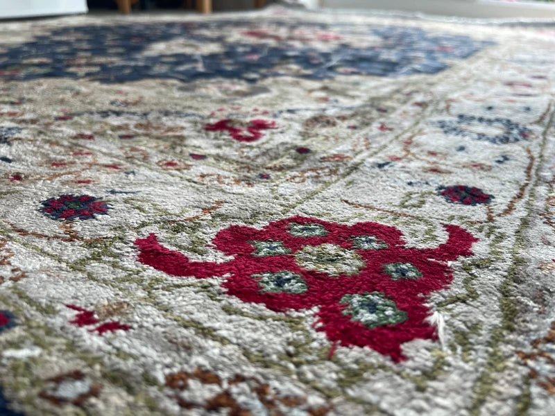 Handmade Blue & Cream Floral Rug 128 x 187 cm — photograph 12