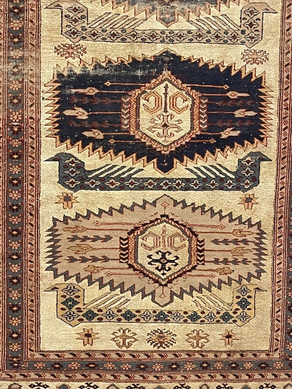 Hand-knotted wool rug with silk highlights – neutral geometric medallions – 184 × 122 cm — photograph 3