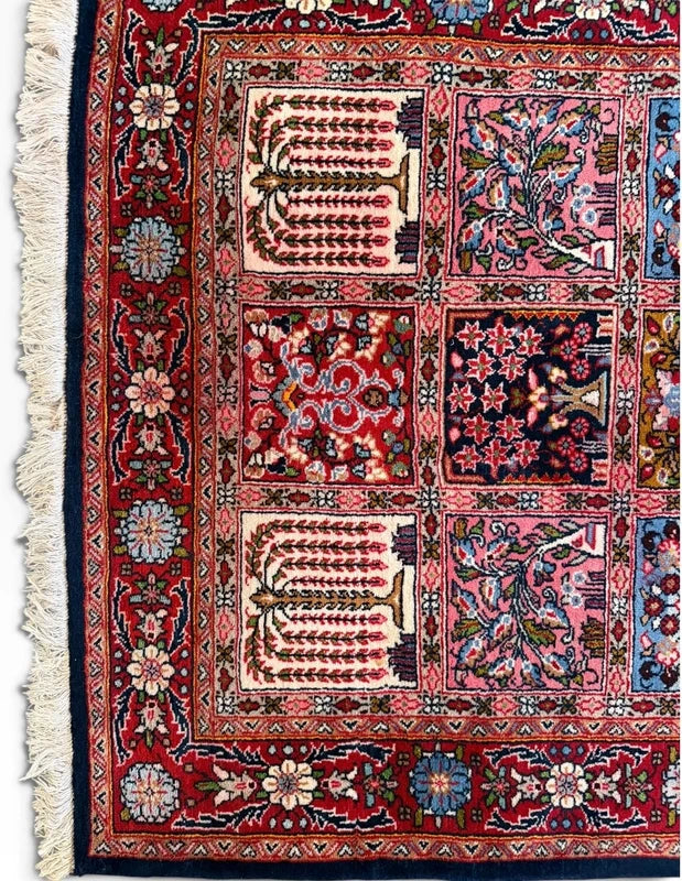 Persian Hand Knotted Wool Bakhtiari Garden Rug 111x178cm — photograph 14