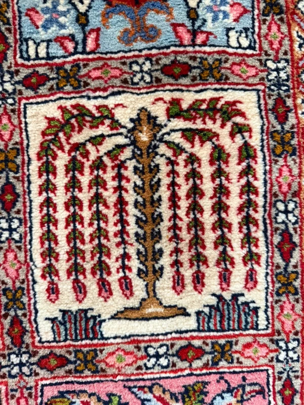 Persian Hand Knotted Wool Bakhtiari Garden Rug 111x178cm — photograph 7