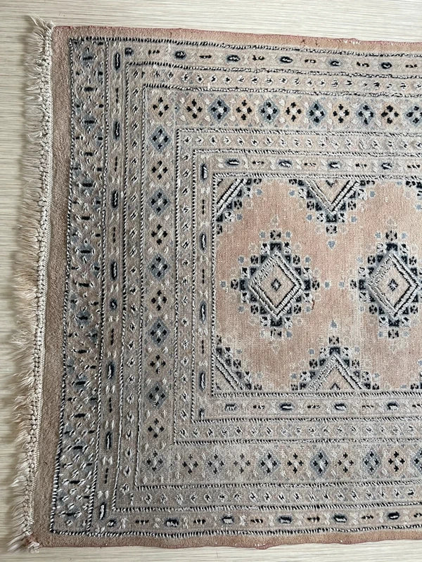 Vintage hand-knotted Turkoman rug 149x96 cm – worn Afghan tribal red wool rug — photograph 3