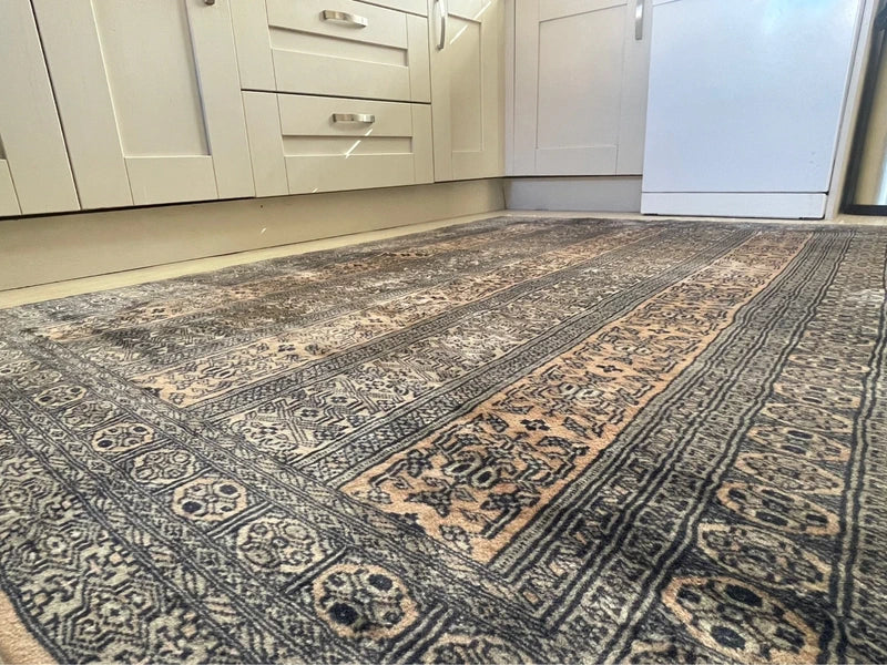 Handmade Hand Knotted Bokhara Style Wool Rug 180 x 136 cm — photograph 1