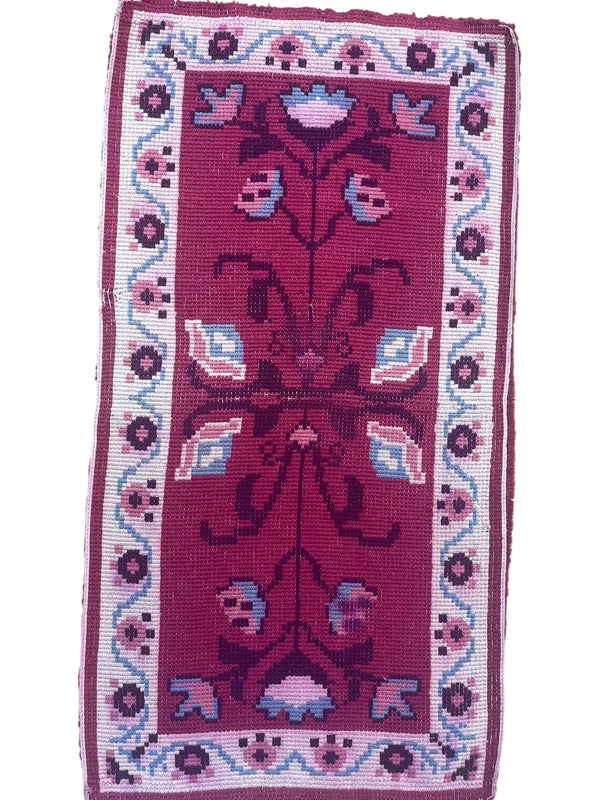Set of 4 Vintage Handmade Wool Rugs – Matching Pink Burgundy Floral Rugs — photograph 10