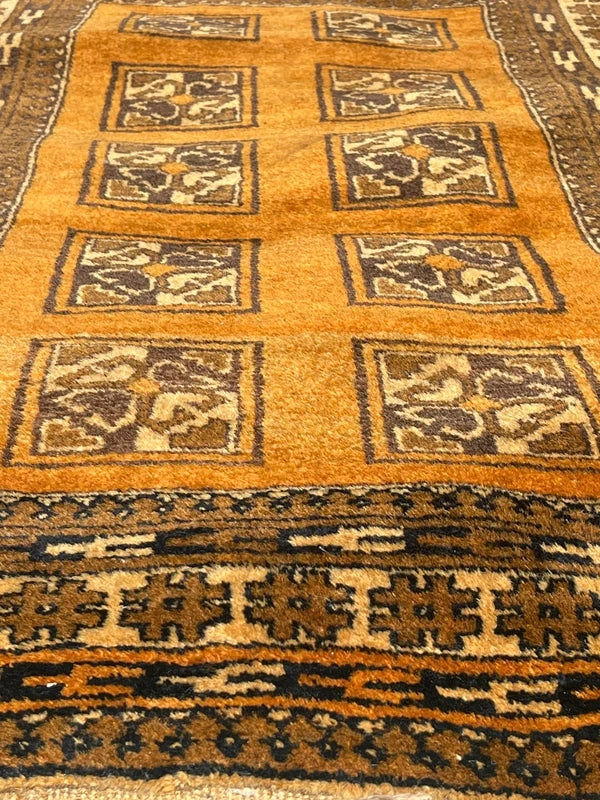 Small handmade Bokhara rug, approx. 139 x 85 cm. — photograph 2