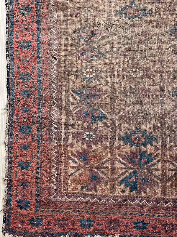 Antique hand-knotted tribal rug 150 x 83 cm worn Baluch style rug — photograph 5