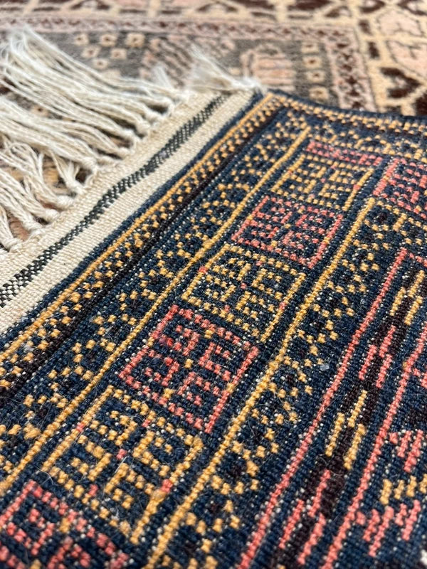 Traditional tribal-style rug 160x96cm | geometric animal motif | fringed — photograph 10